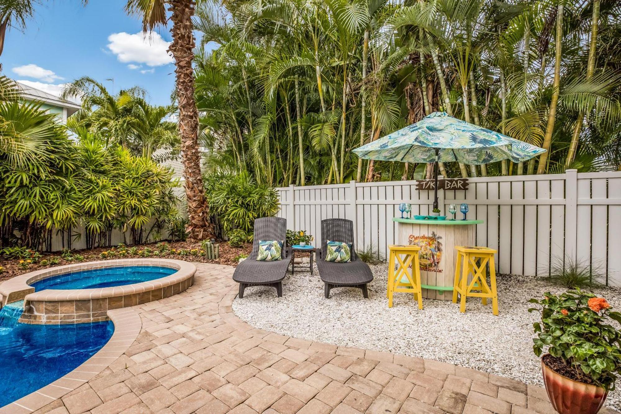 Banana Cabana ホームズビーチ エクステリア 写真