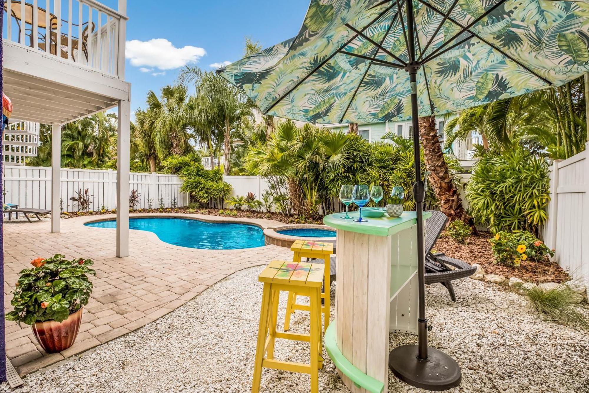 Banana Cabana ホームズビーチ エクステリア 写真